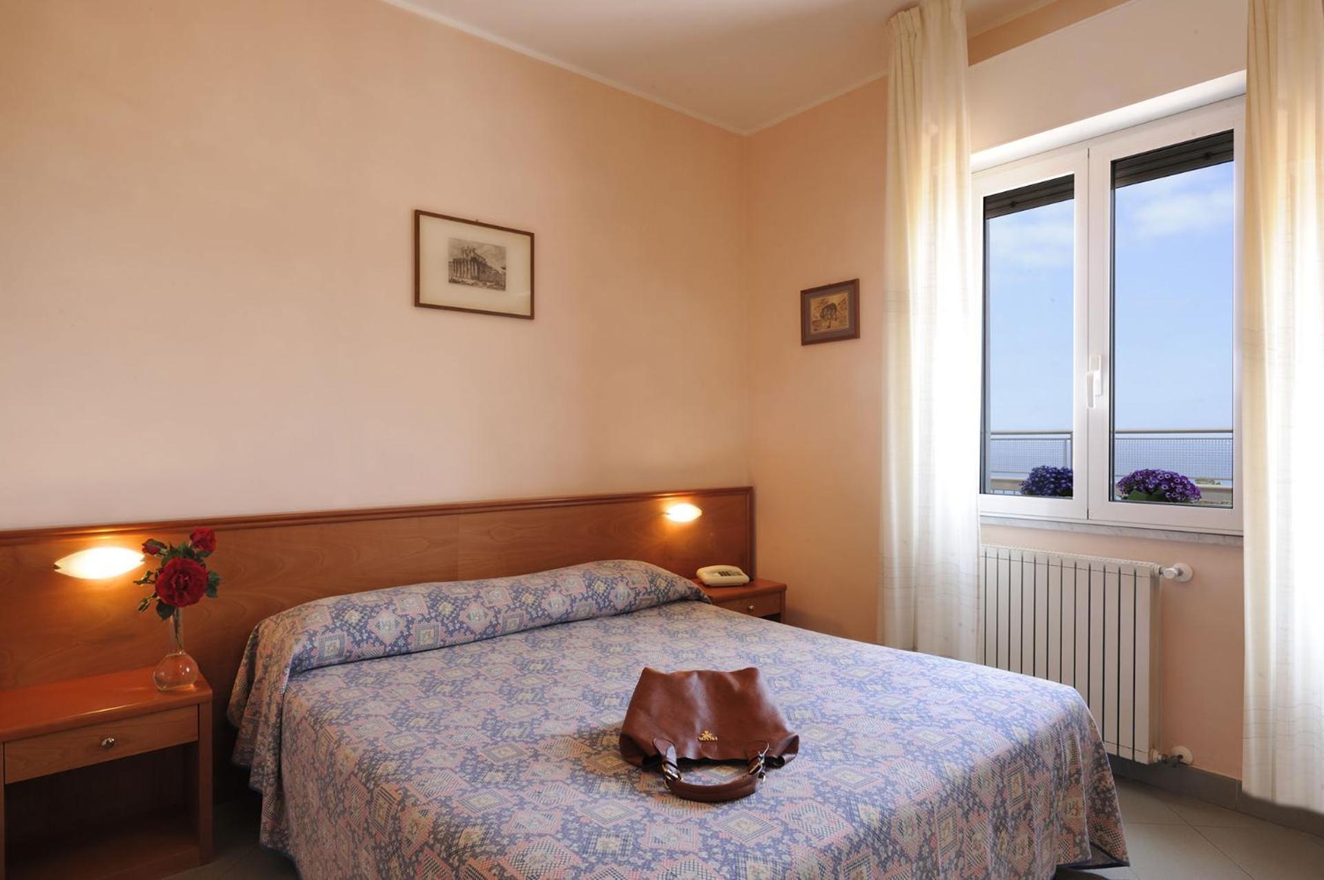 Hotel Tritone Laigueglia Εξωτερικό φωτογραφία