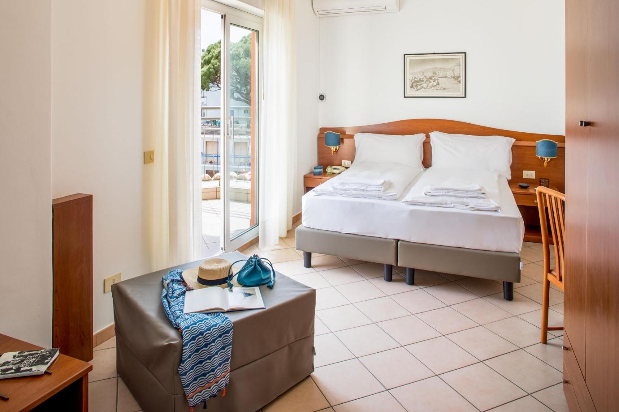 Hotel Tritone Laigueglia Εξωτερικό φωτογραφία