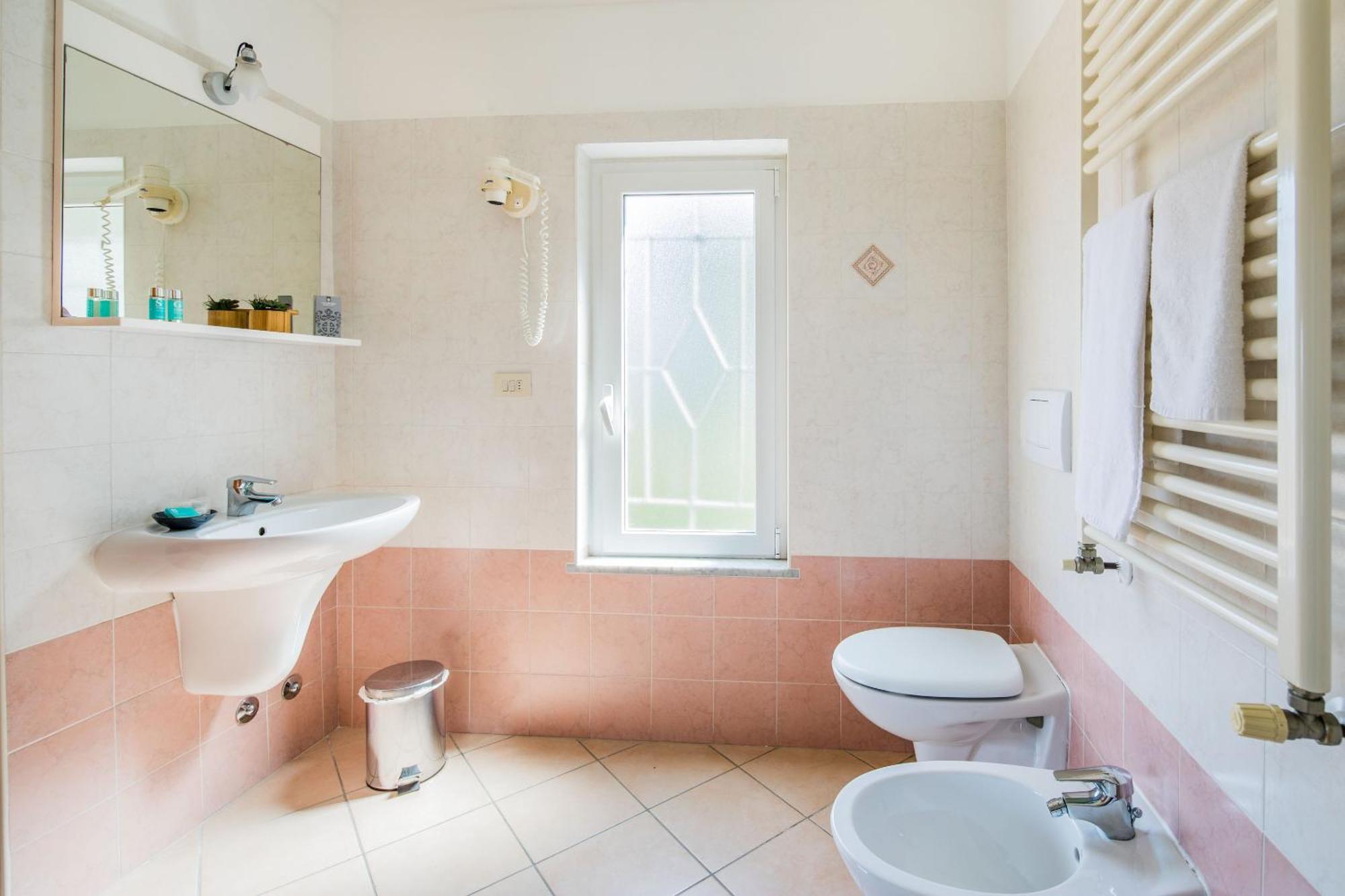 Hotel Tritone Laigueglia Εξωτερικό φωτογραφία