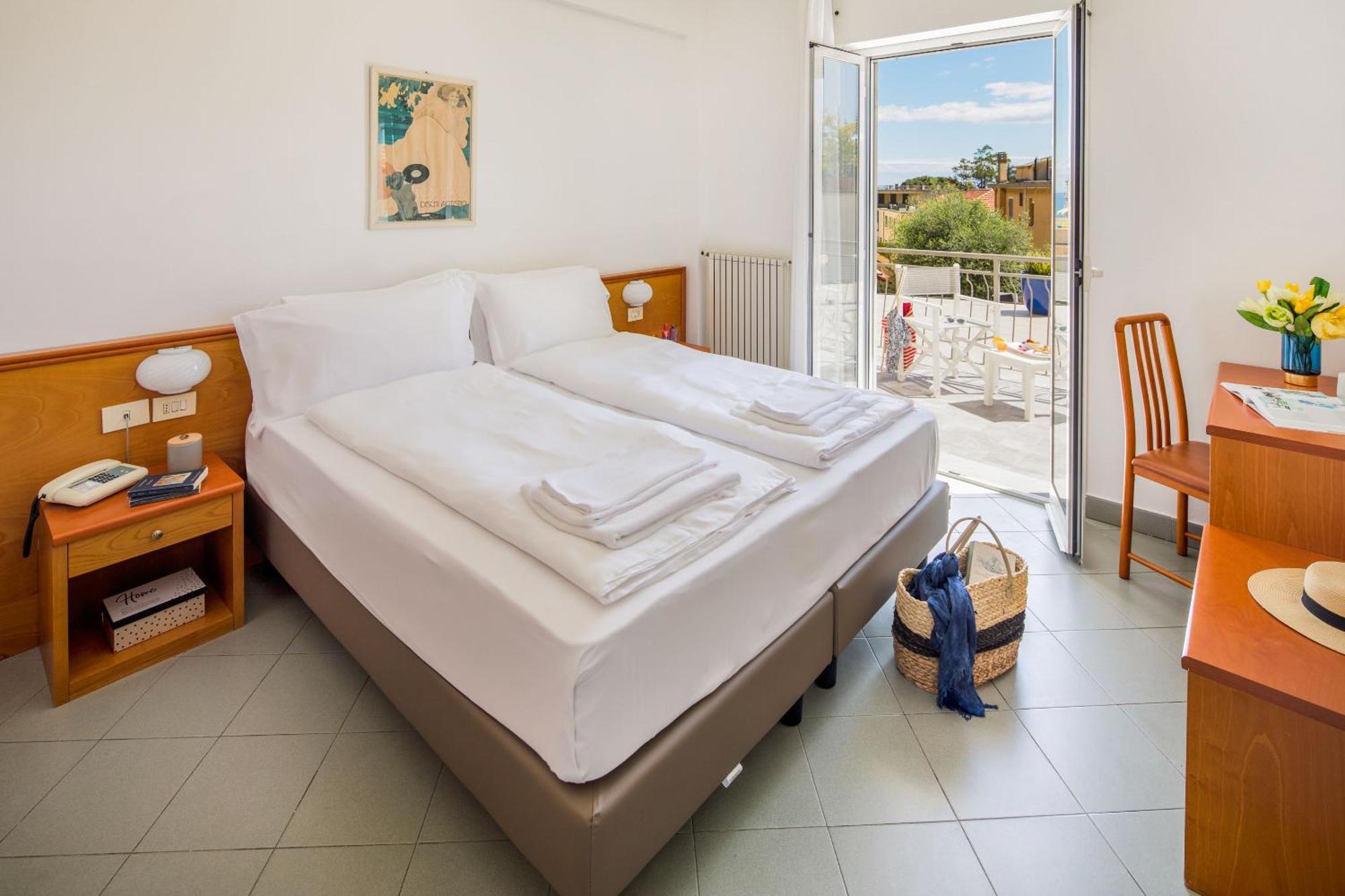 Hotel Tritone Laigueglia Εξωτερικό φωτογραφία
