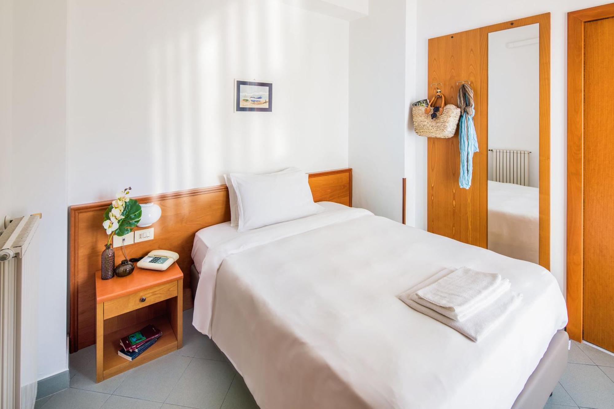 Hotel Tritone Laigueglia Εξωτερικό φωτογραφία