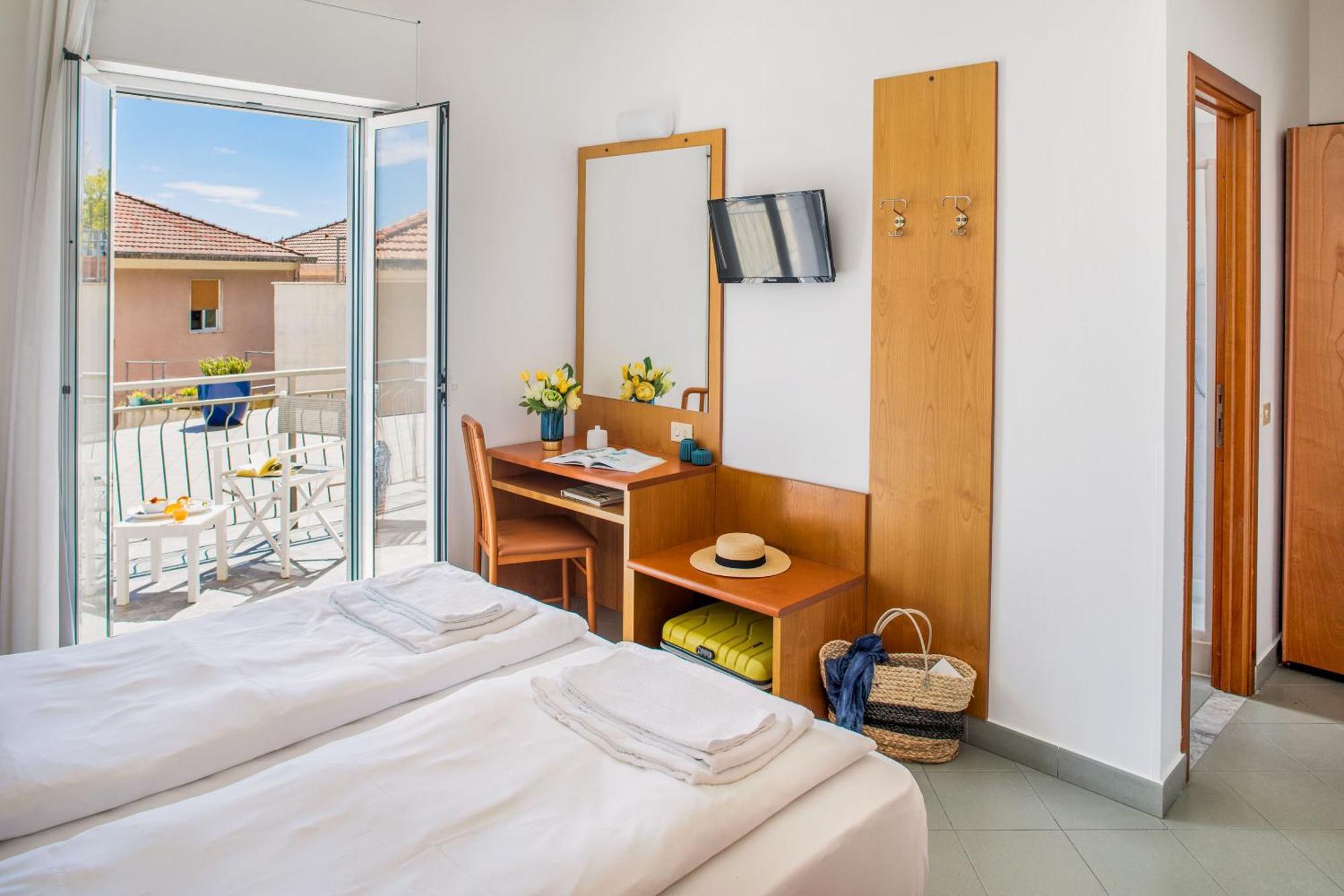 Hotel Tritone Laigueglia Εξωτερικό φωτογραφία