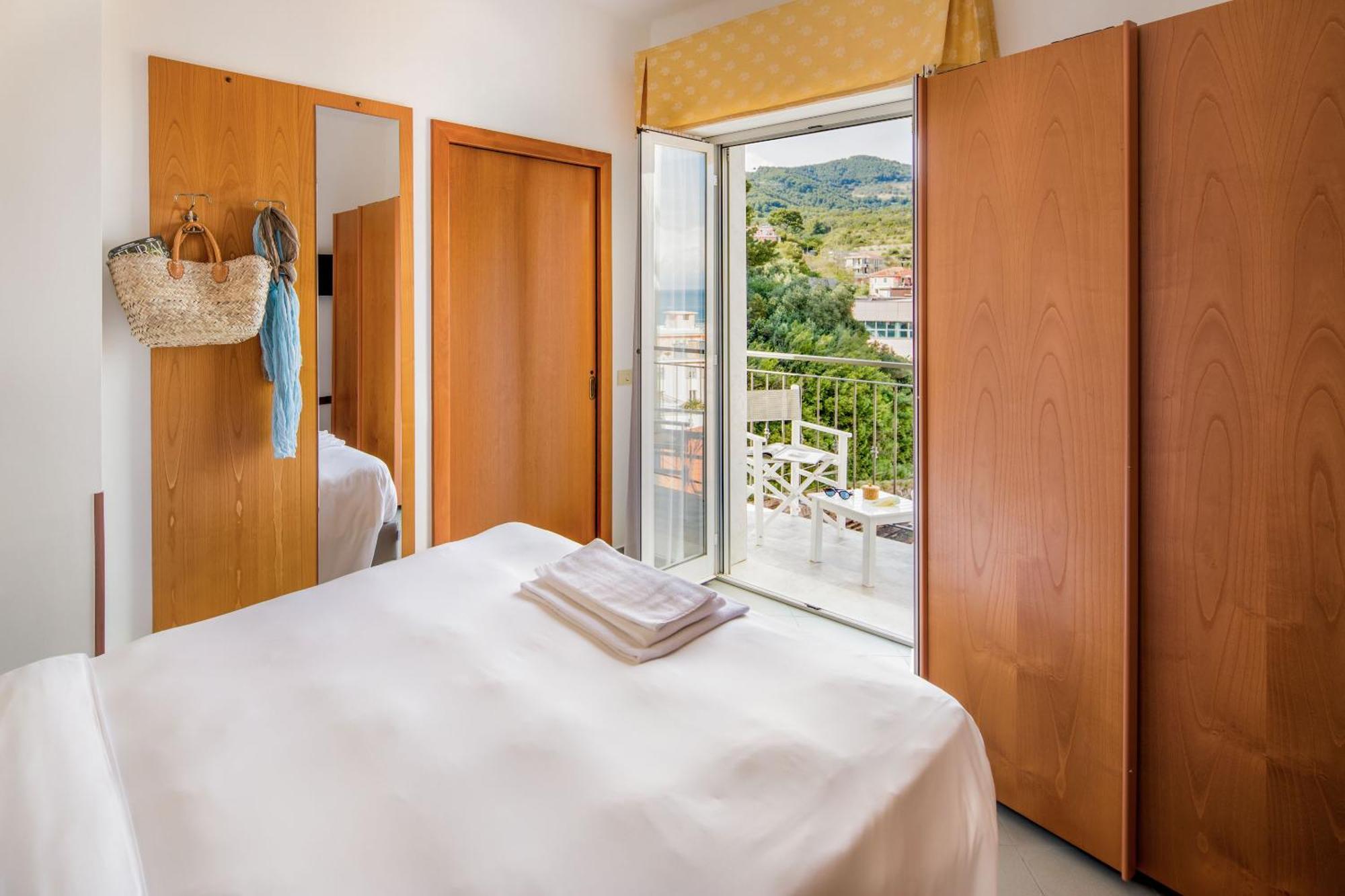 Hotel Tritone Laigueglia Εξωτερικό φωτογραφία
