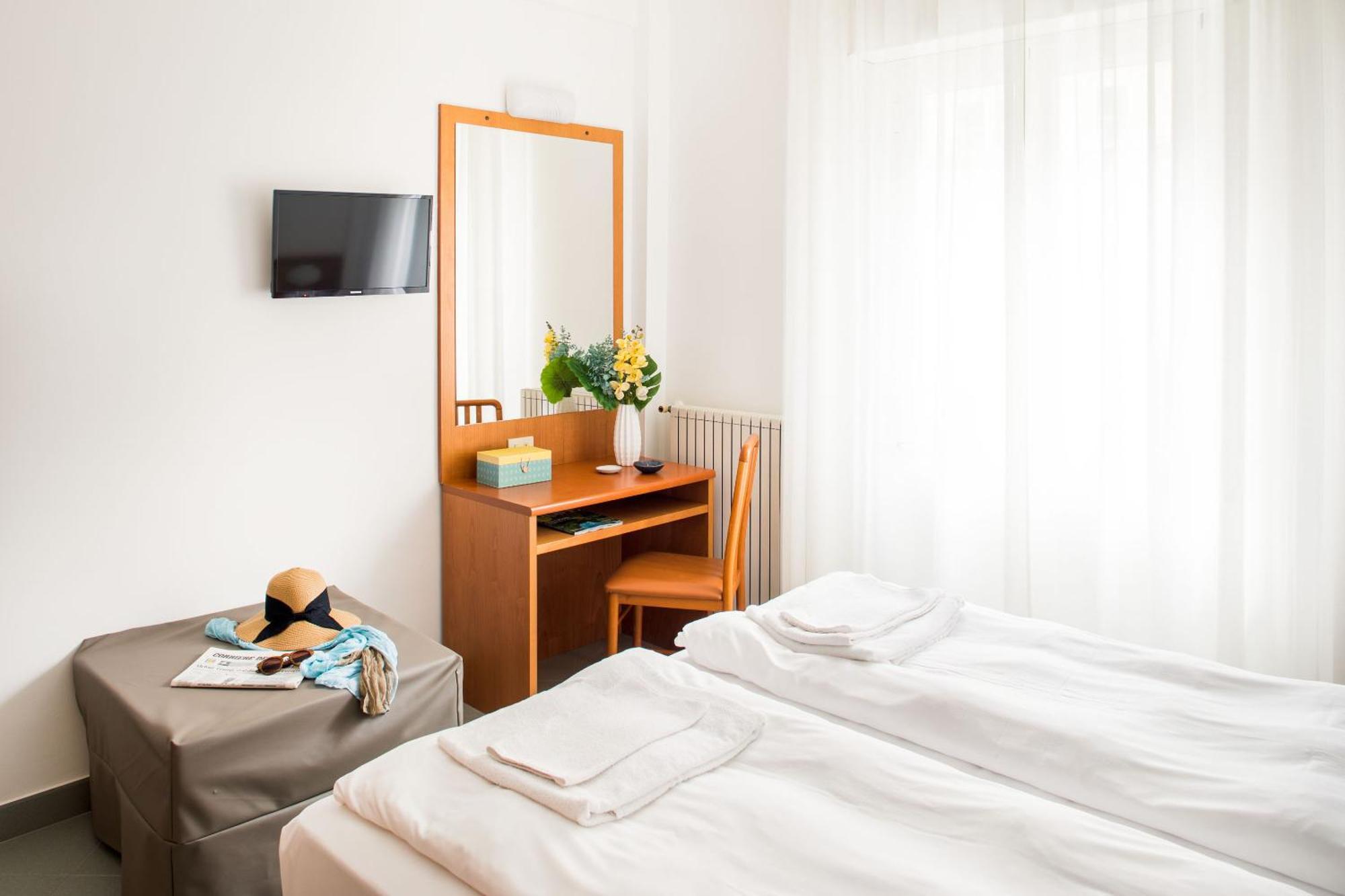Hotel Tritone Laigueglia Εξωτερικό φωτογραφία