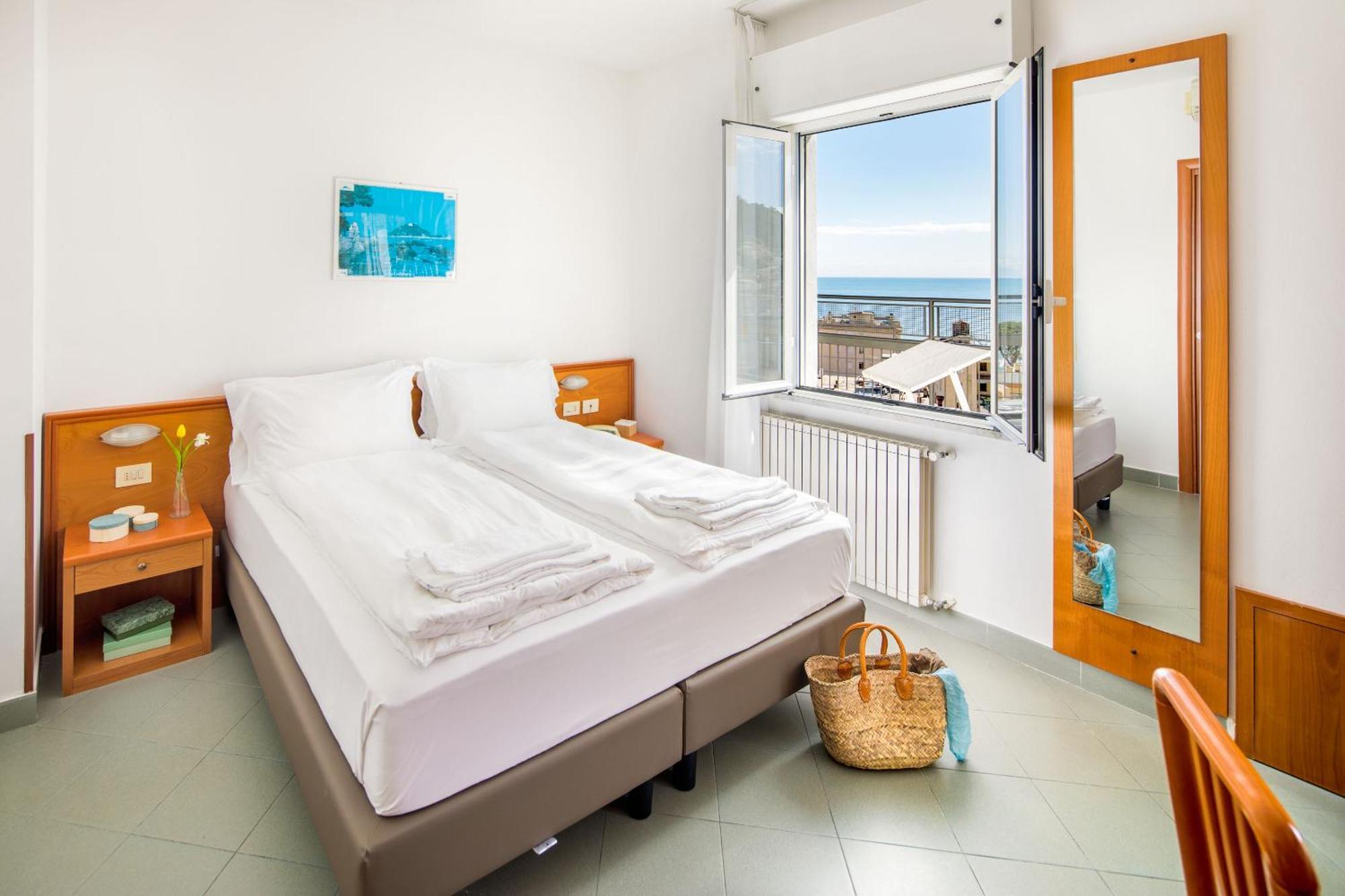 Hotel Tritone Laigueglia Εξωτερικό φωτογραφία