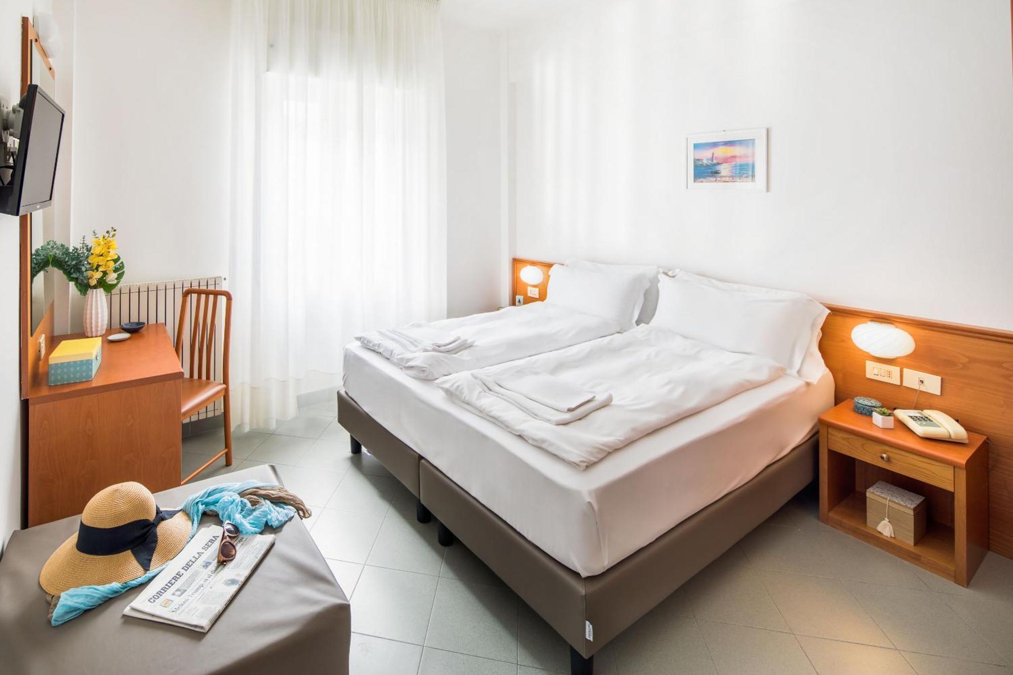 Hotel Tritone Laigueglia Εξωτερικό φωτογραφία