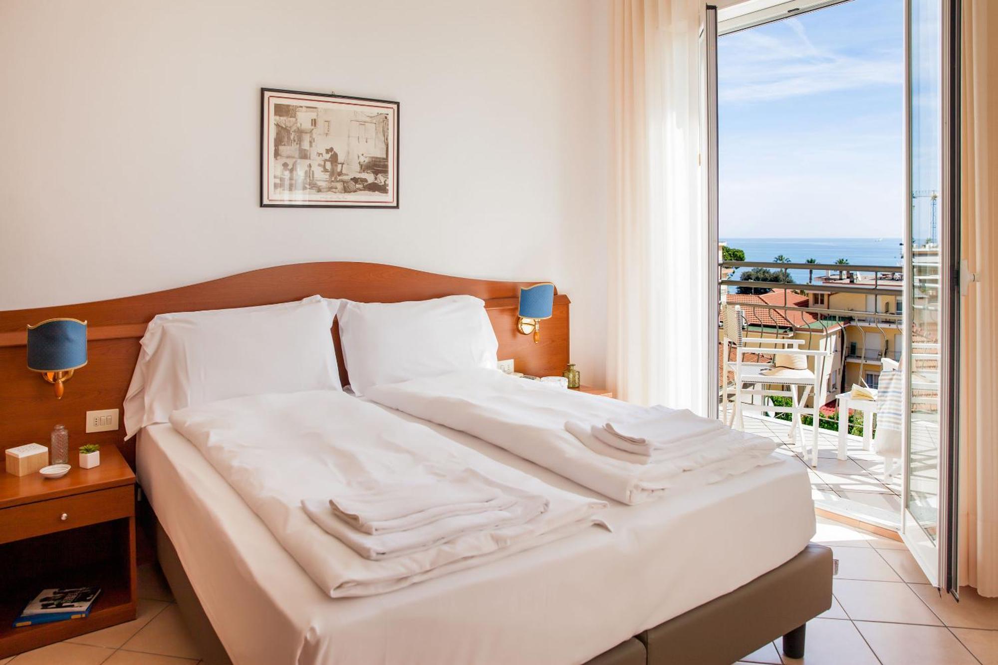 Hotel Tritone Laigueglia Εξωτερικό φωτογραφία