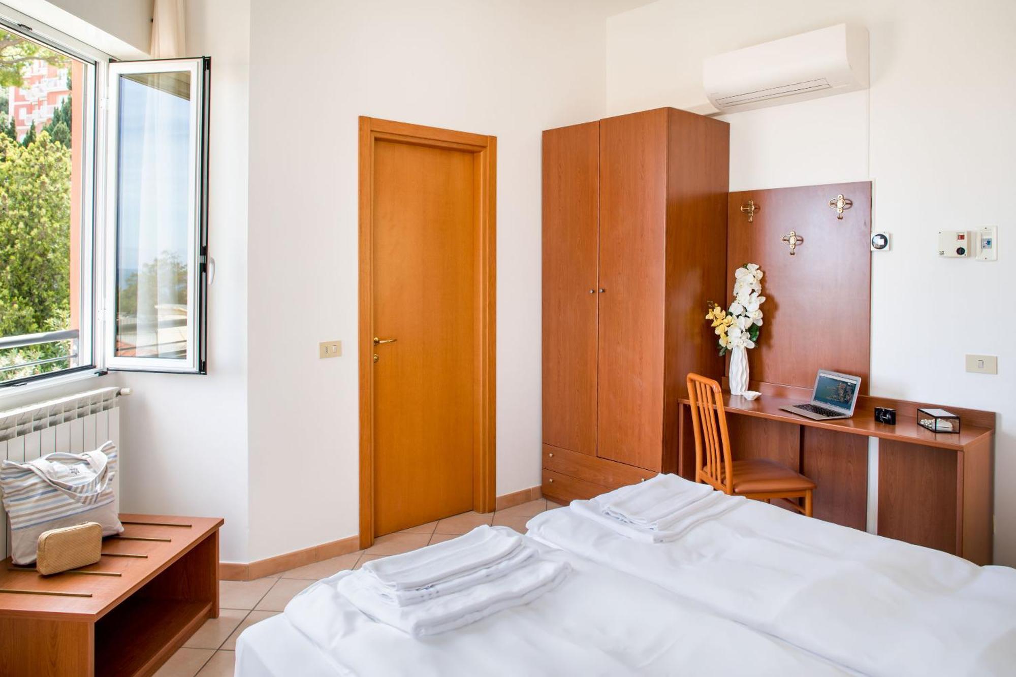 Hotel Tritone Laigueglia Εξωτερικό φωτογραφία
