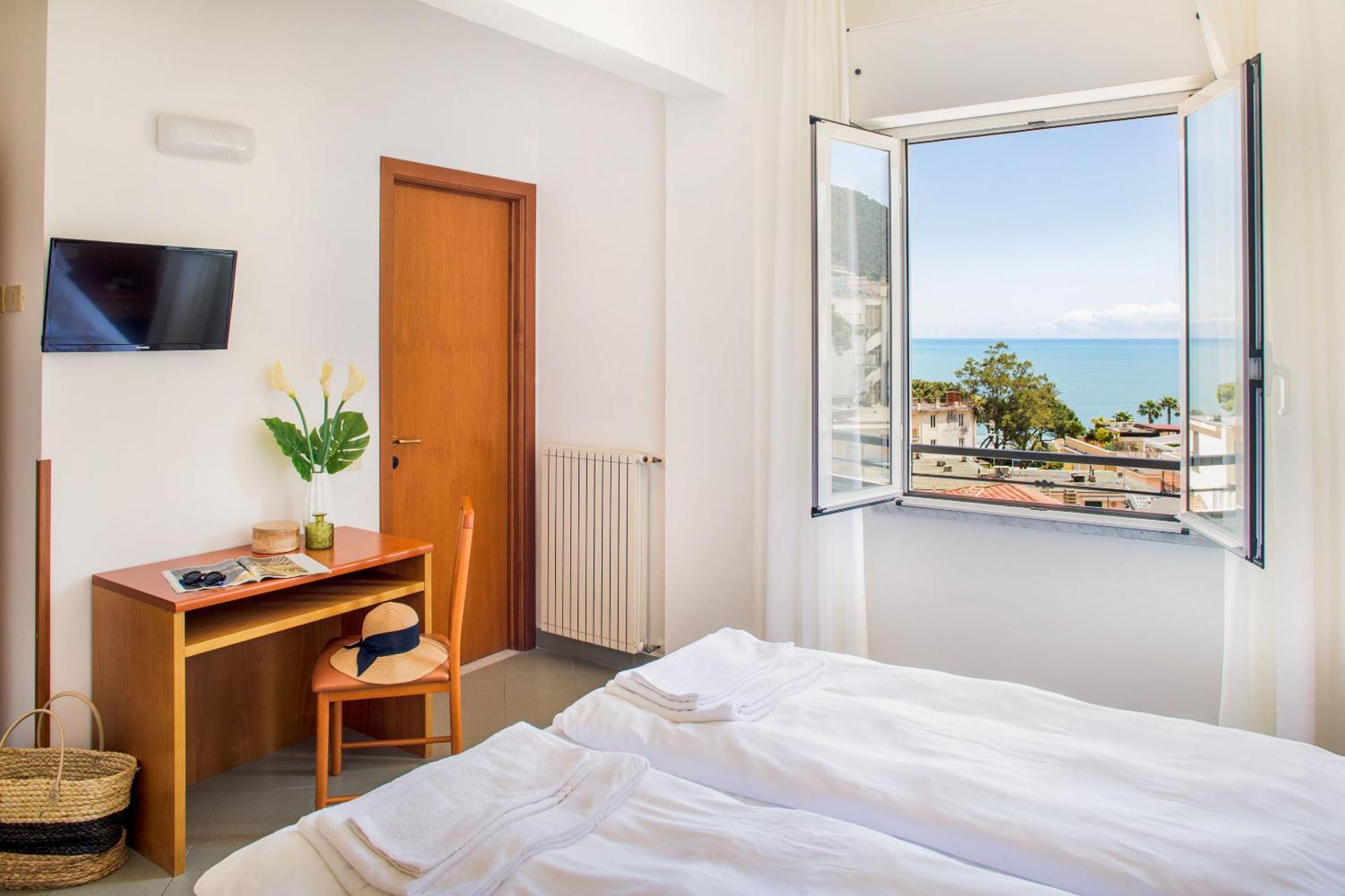 Hotel Tritone Laigueglia Εξωτερικό φωτογραφία