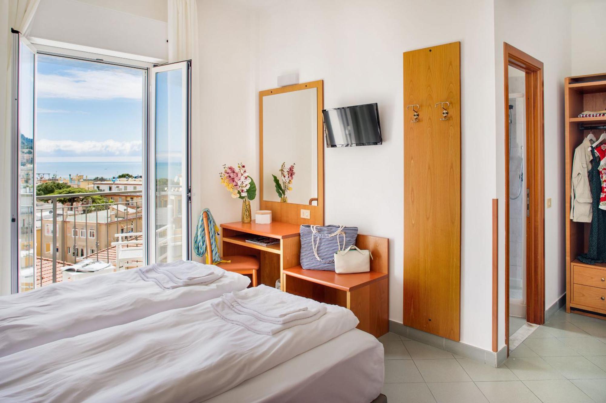 Hotel Tritone Laigueglia Εξωτερικό φωτογραφία