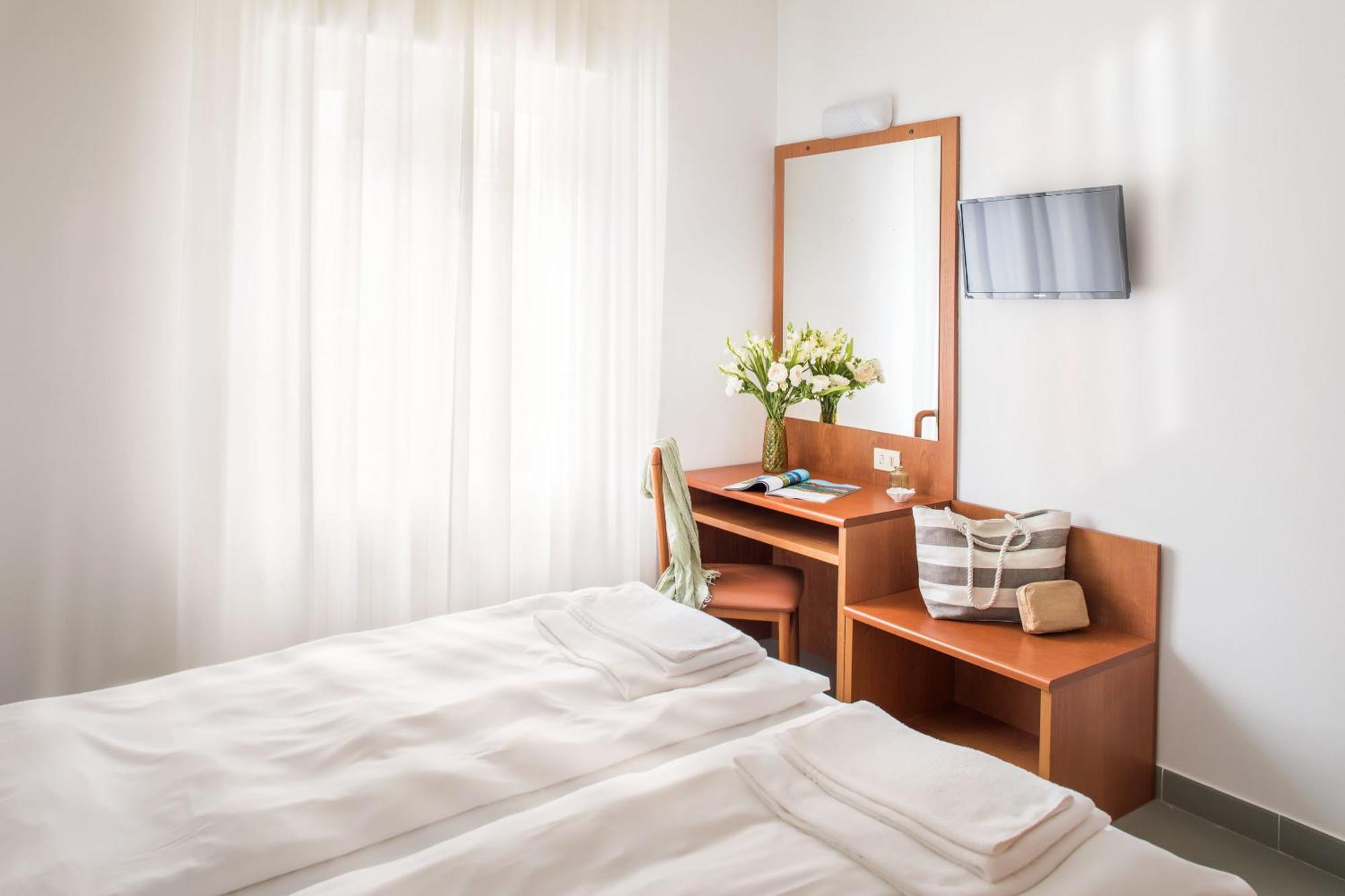 Hotel Tritone Laigueglia Εξωτερικό φωτογραφία
