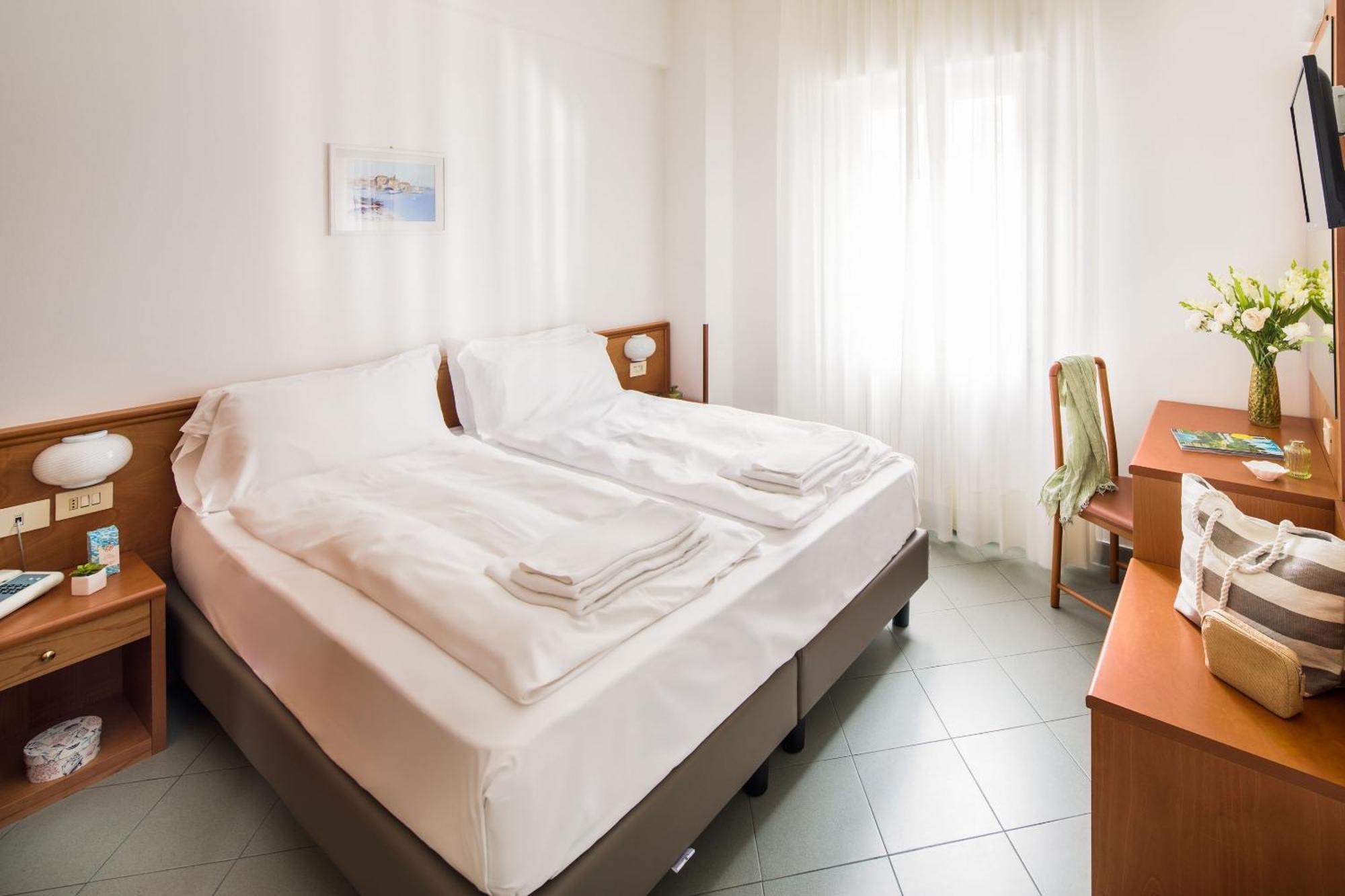 Hotel Tritone Laigueglia Εξωτερικό φωτογραφία