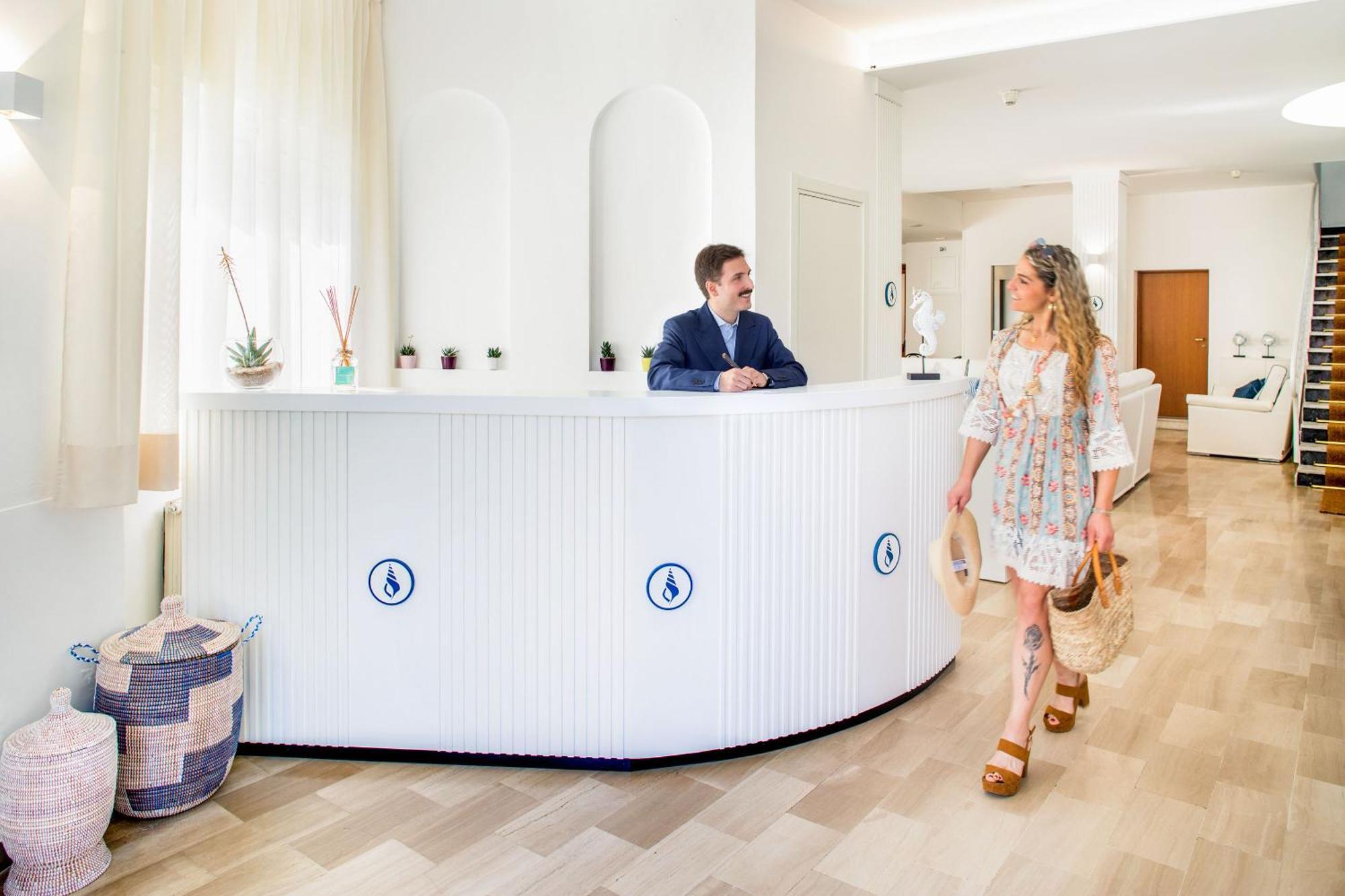 Hotel Tritone Laigueglia Εξωτερικό φωτογραφία
