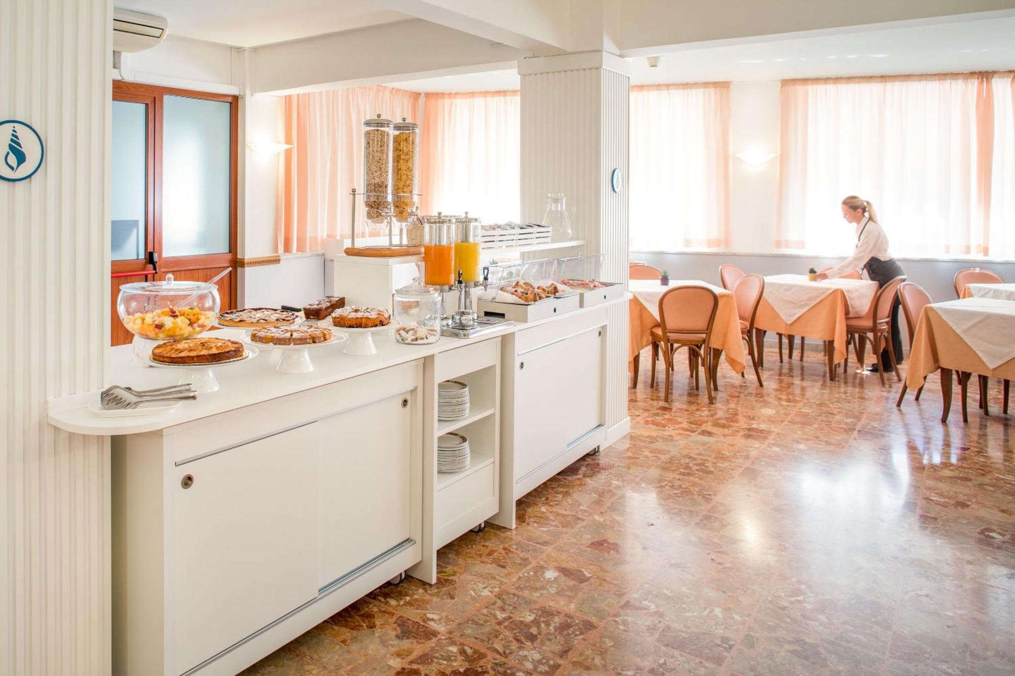 Hotel Tritone Laigueglia Εξωτερικό φωτογραφία