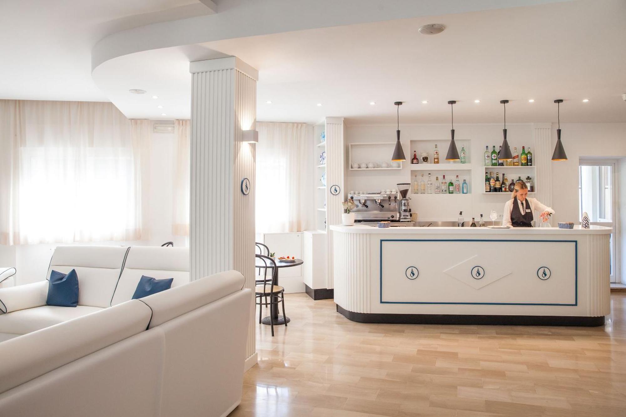 Hotel Tritone Laigueglia Εξωτερικό φωτογραφία
