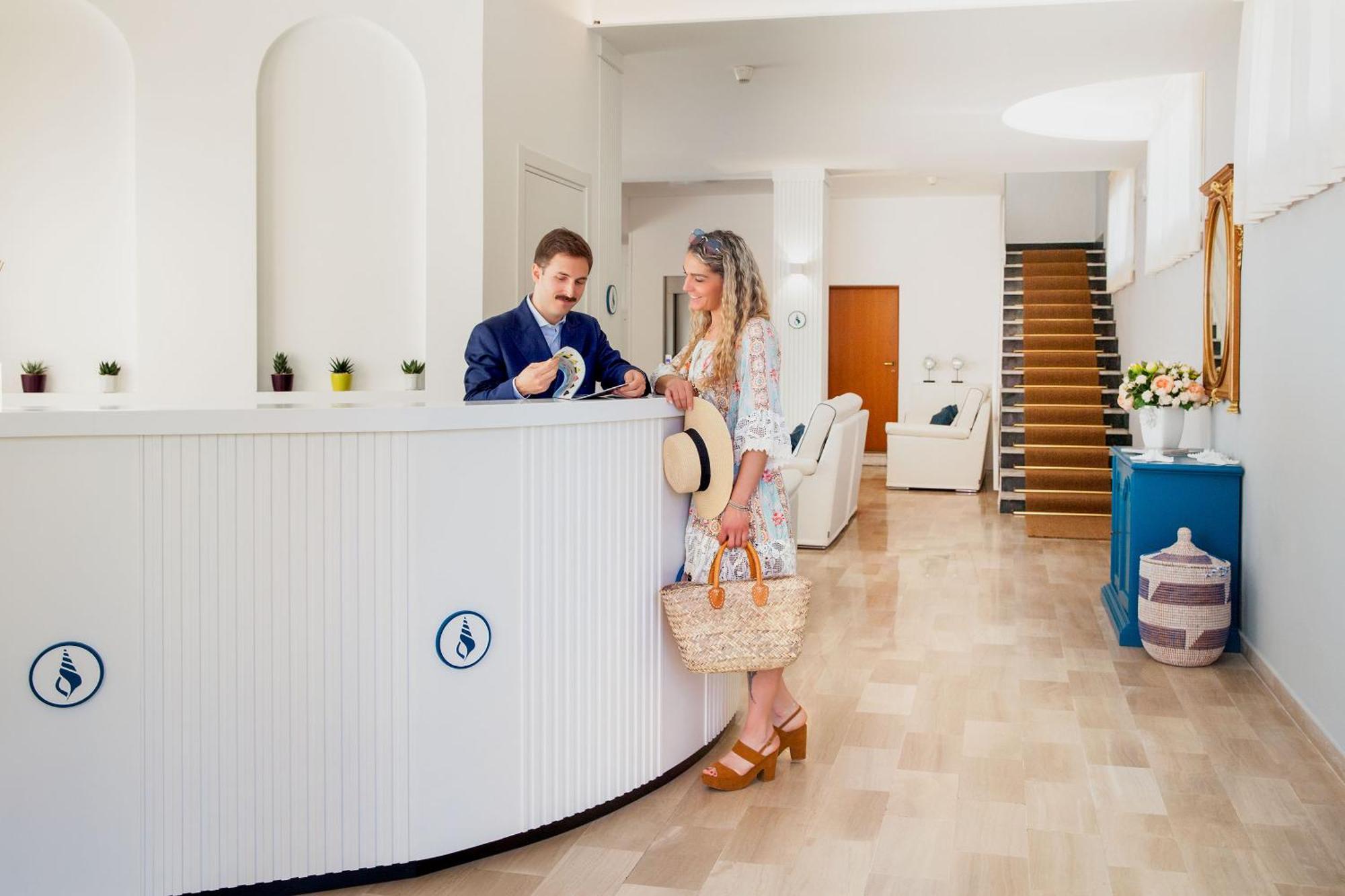 Hotel Tritone Laigueglia Εξωτερικό φωτογραφία