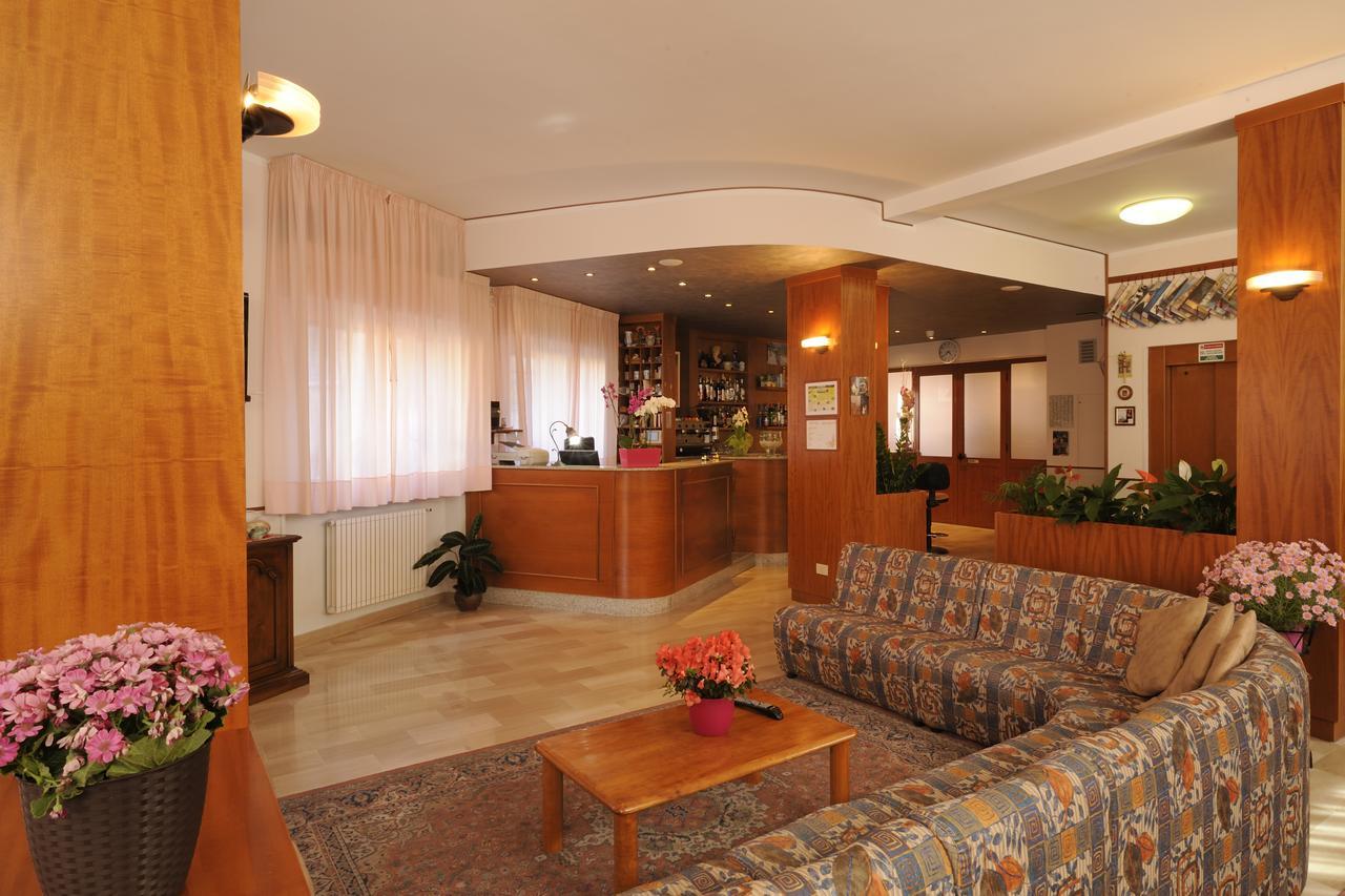 Hotel Tritone Laigueglia Εξωτερικό φωτογραφία