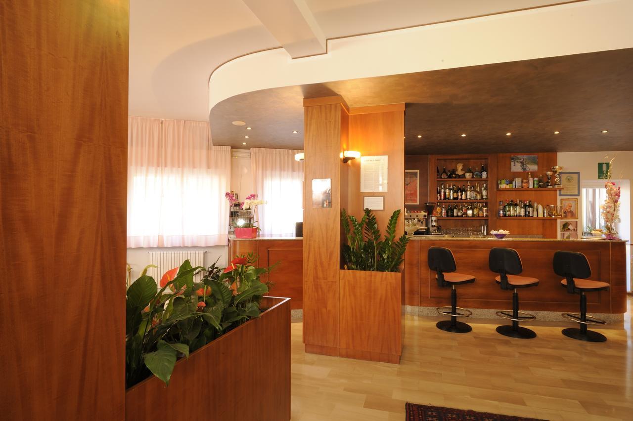 Hotel Tritone Laigueglia Εξωτερικό φωτογραφία
