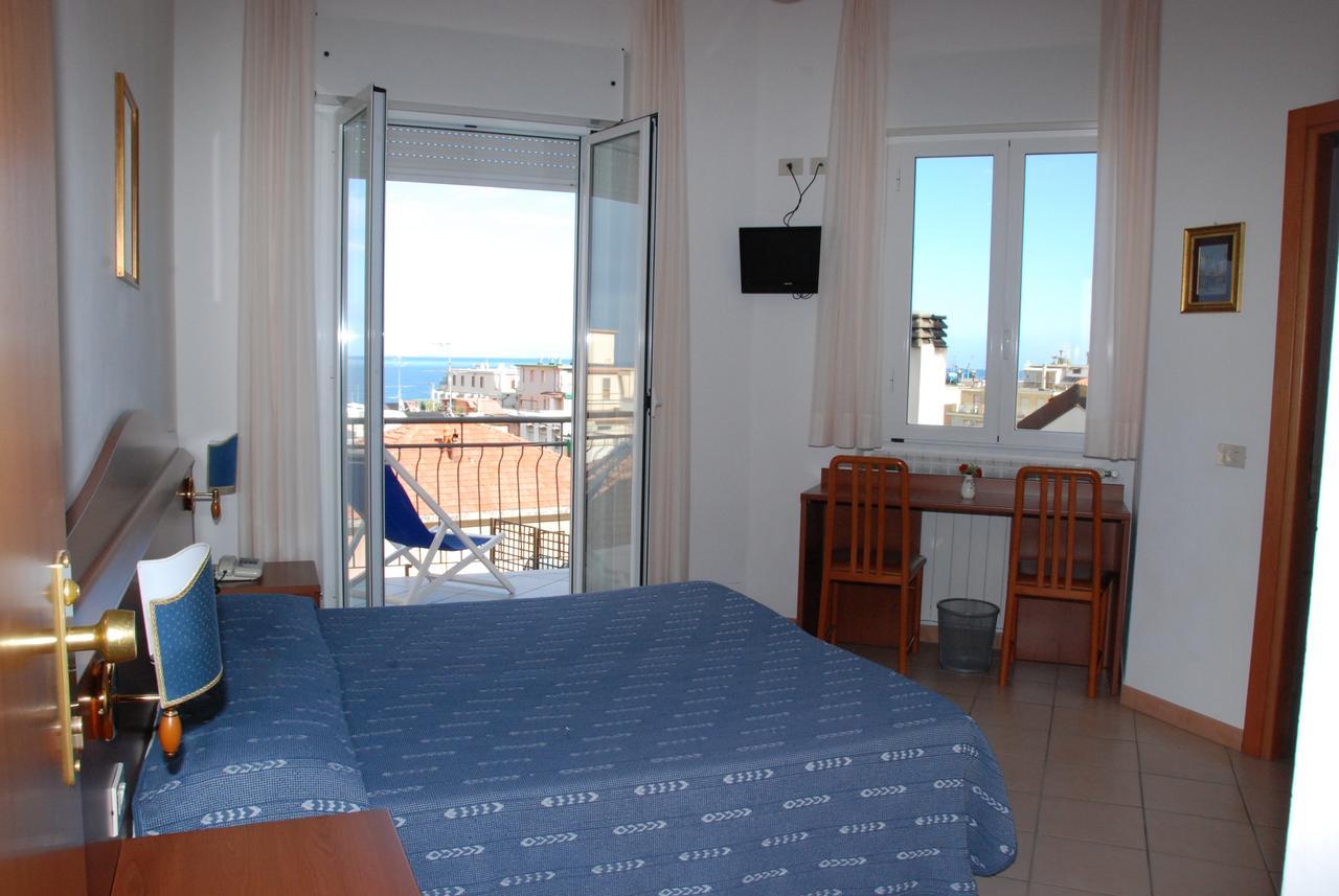 Hotel Tritone Laigueglia Εξωτερικό φωτογραφία