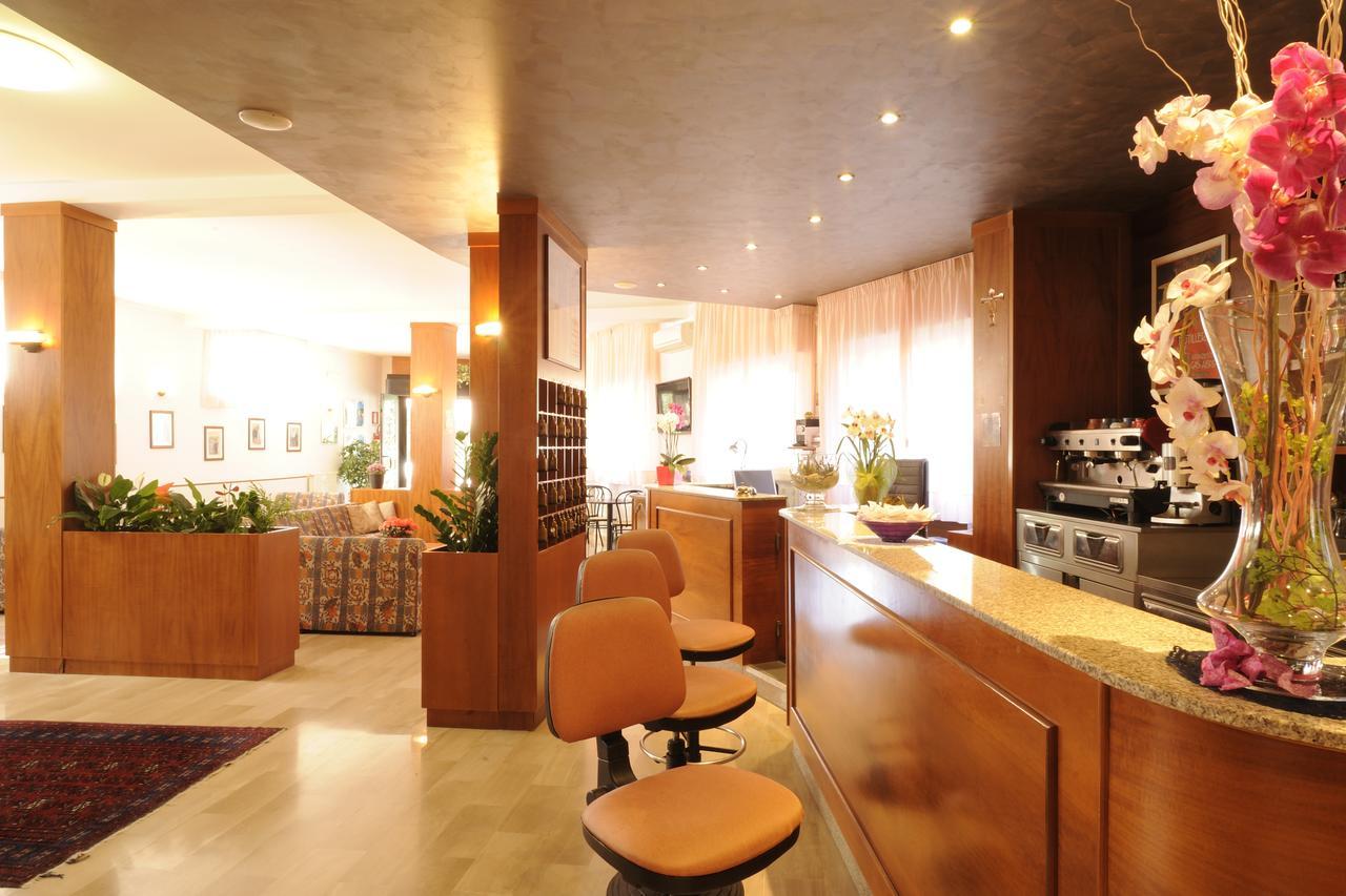 Hotel Tritone Laigueglia Εξωτερικό φωτογραφία
